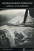 Afbeelding van het boek Een blik op bezet Nederland. Luchtfoto's van de Geallieerden. Hoe de Geallieerden luchtfoto's maakten en gebruikten en wat wij er nu mee doen